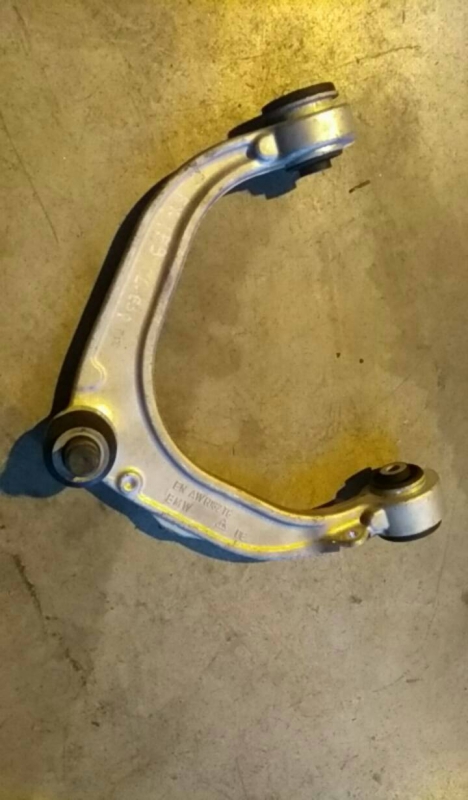 Triangulo Suspensão Esquerdo / Braço Suspensão (20159086).