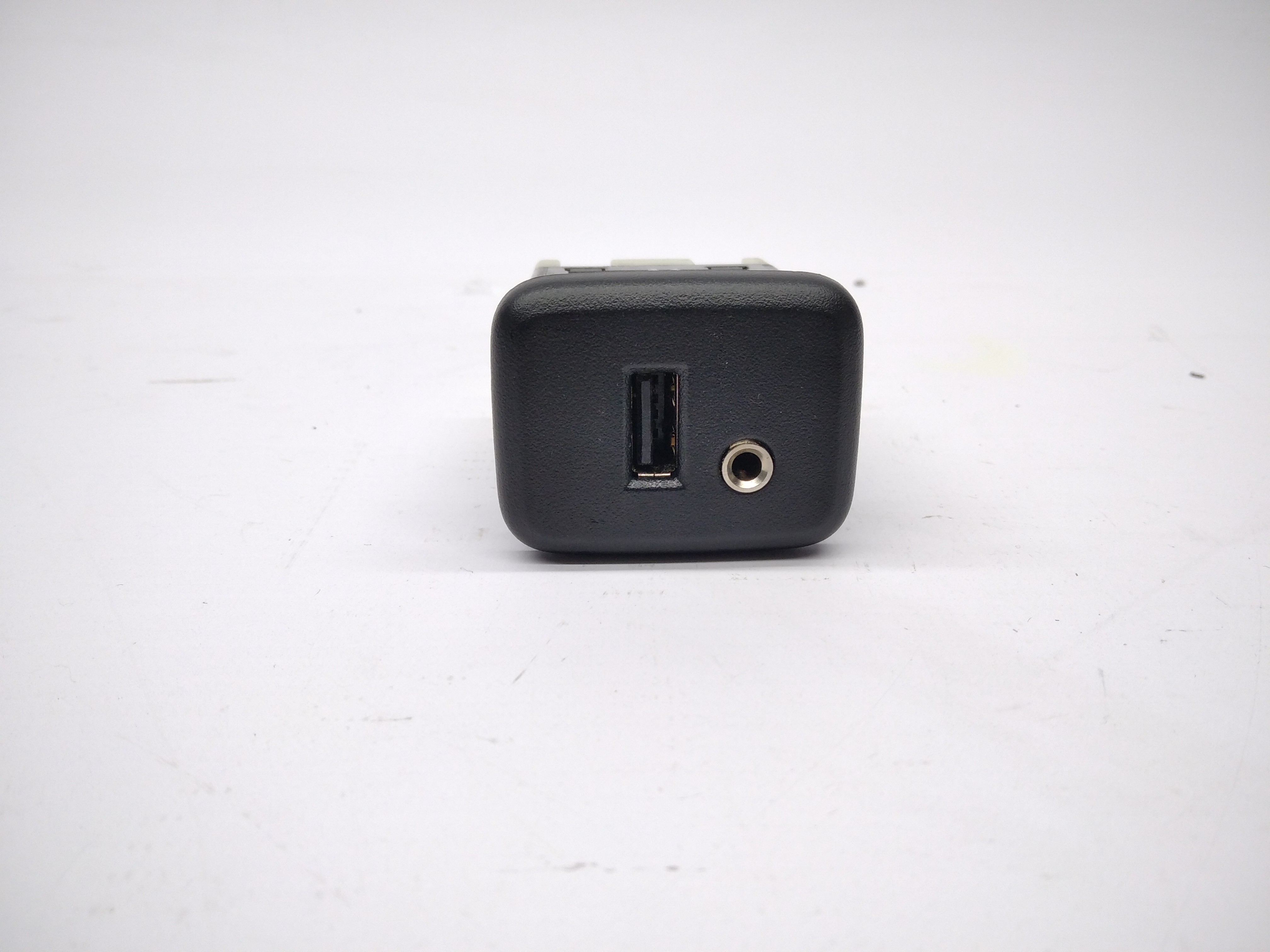 Interface USB / AUX  OPEL MOKKA / MOKKA X (J13) | 12 - 