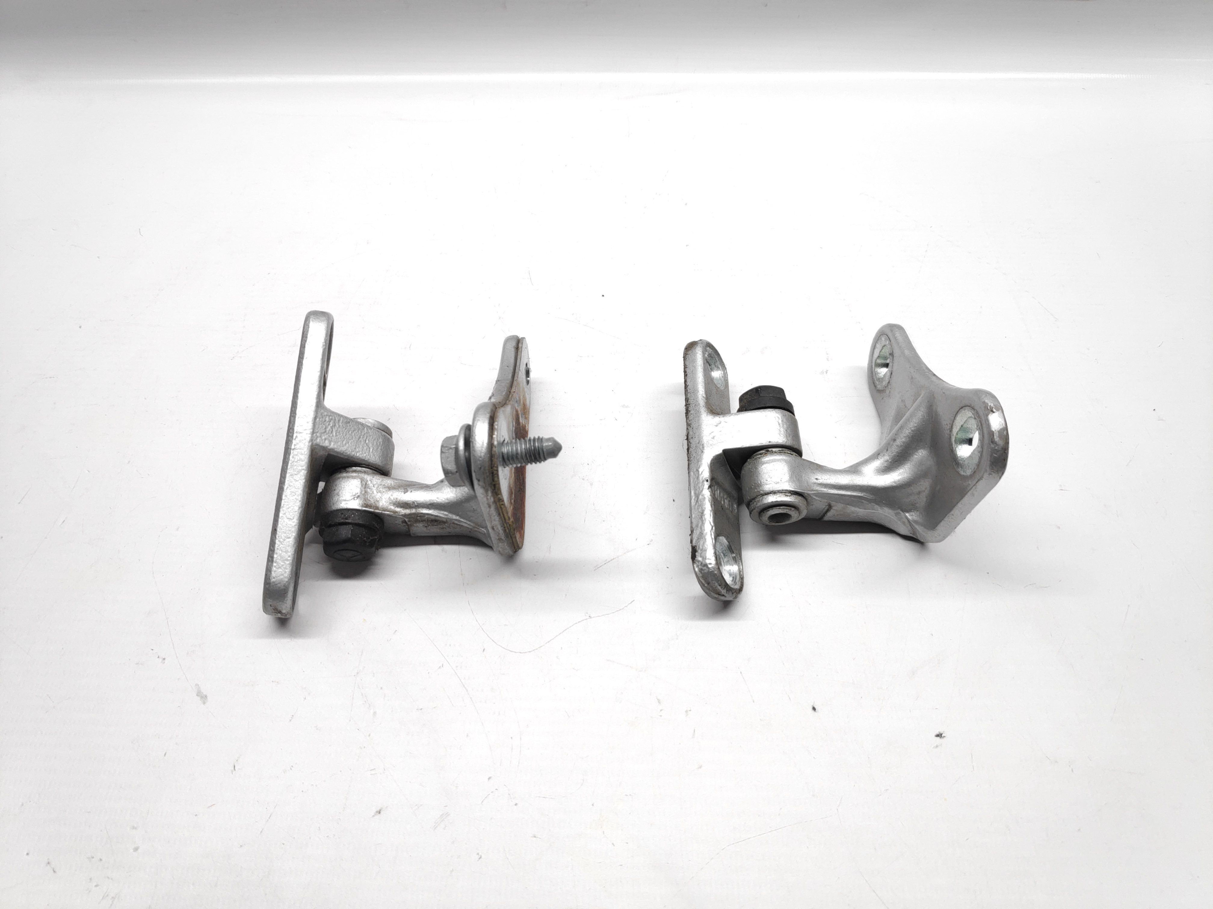 Dobradiça Porta Frente Esquerda  MERCEDES-BENZ C-CLASS T-Model (S203) | 01 - 07