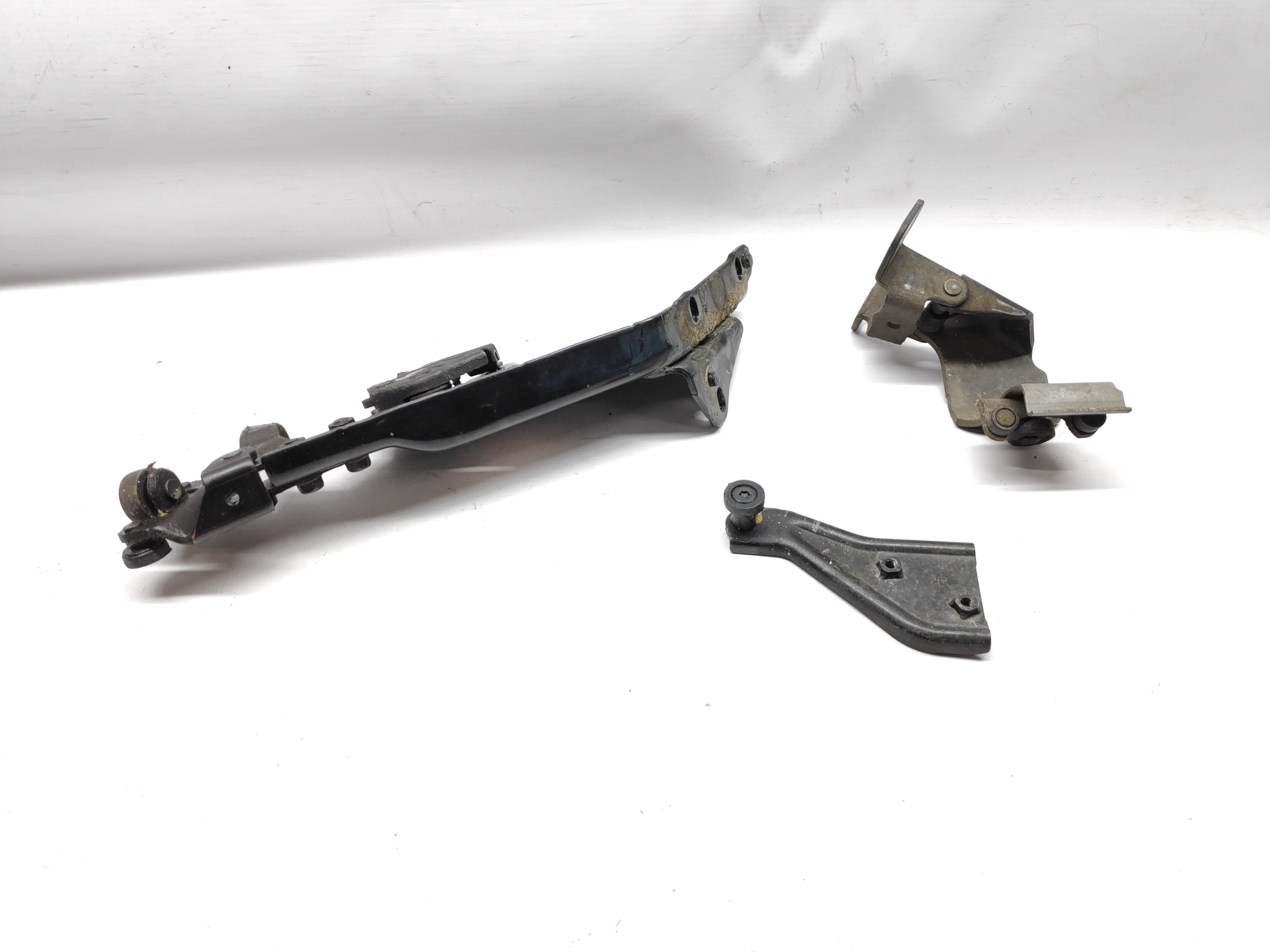 Dobradiça Porta Tras Direita  MAZDA 5 (CR19) | 05 - 10