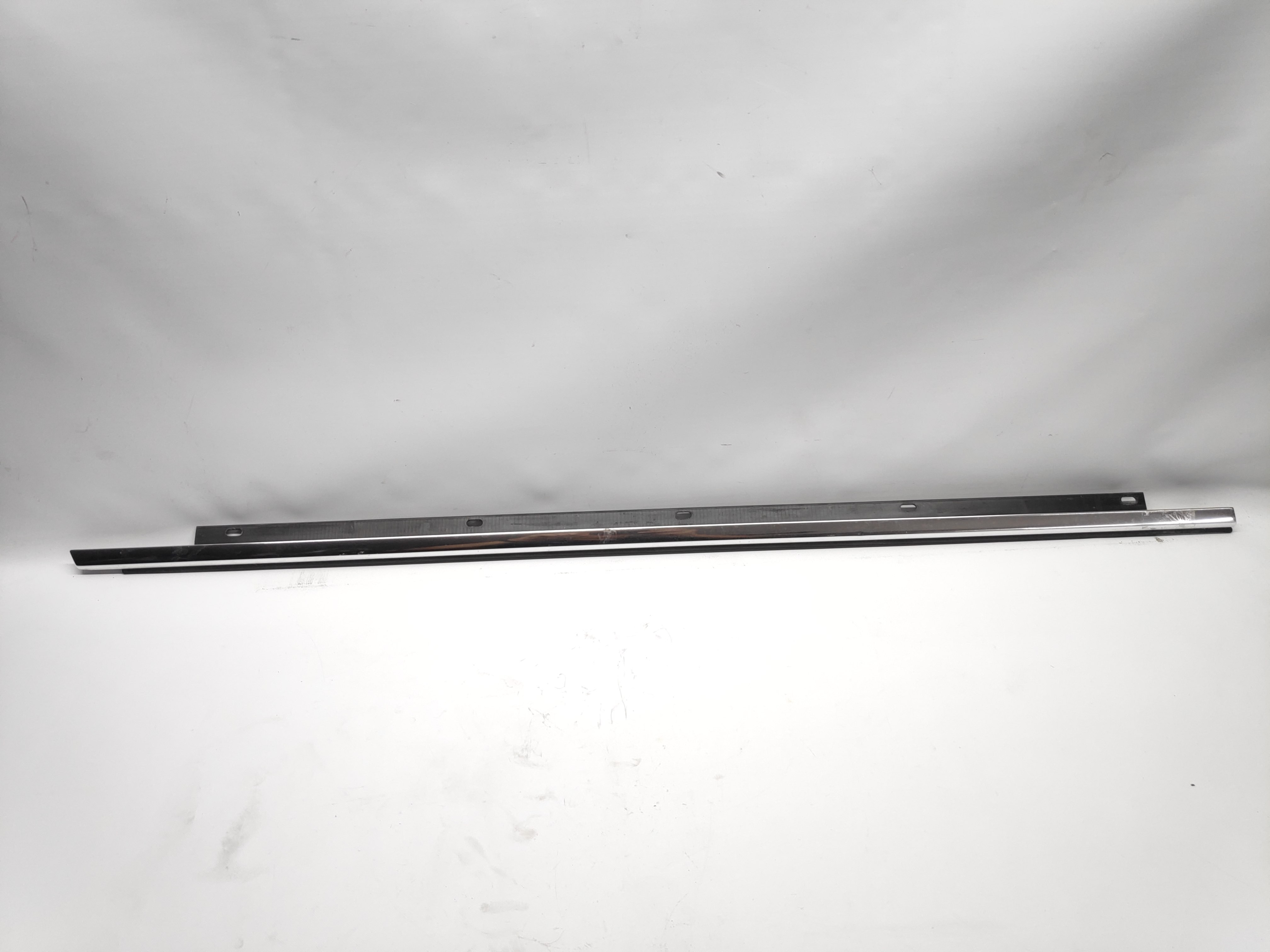 Friso Raspador Vidro Frente Direito AUDI A4 (8E2, B6) | 00 - 05