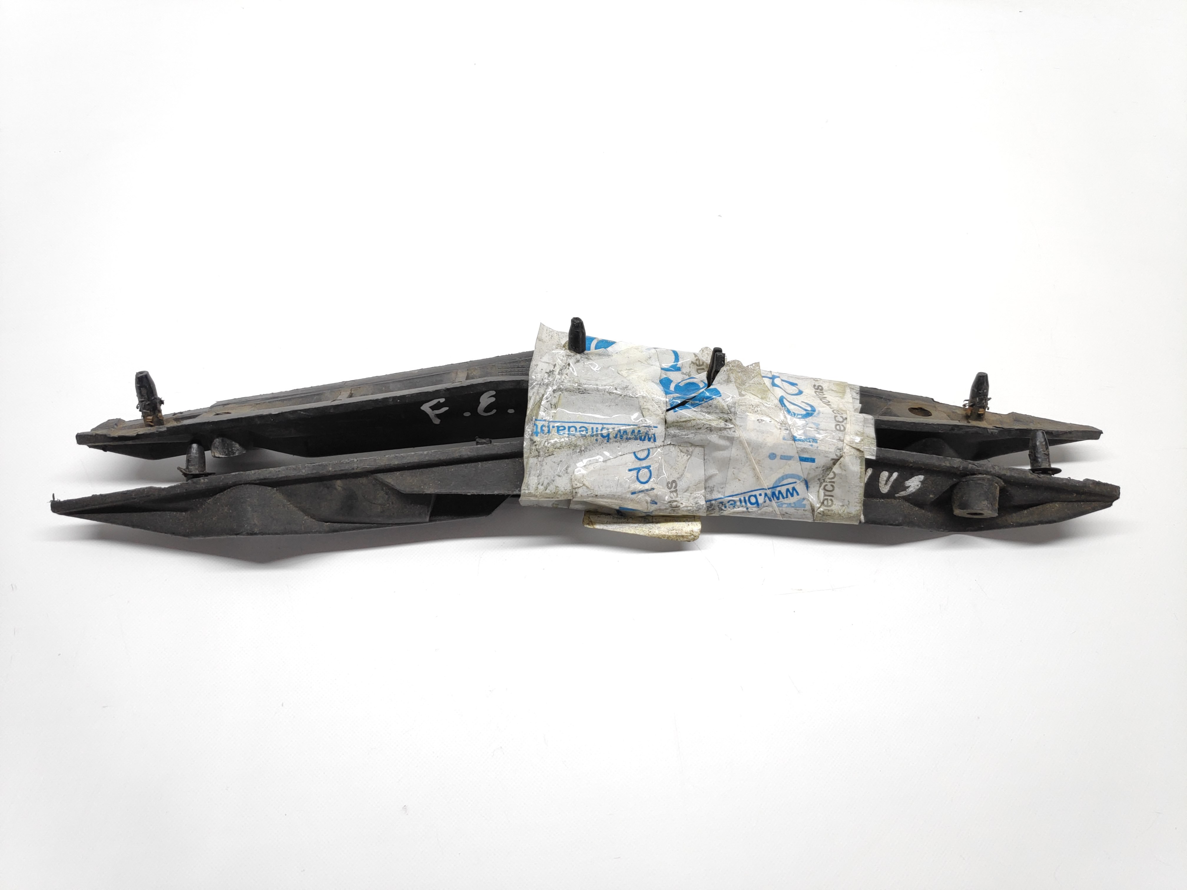 Guia Plastica Para Choques FORD FOCUS (DAW, DBW) | 98 - 09