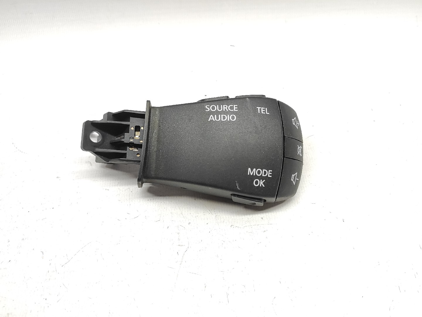 Comutador Radio RENAULT MEGANE IV Hatchback (B9A/M/N_) | 15 - 