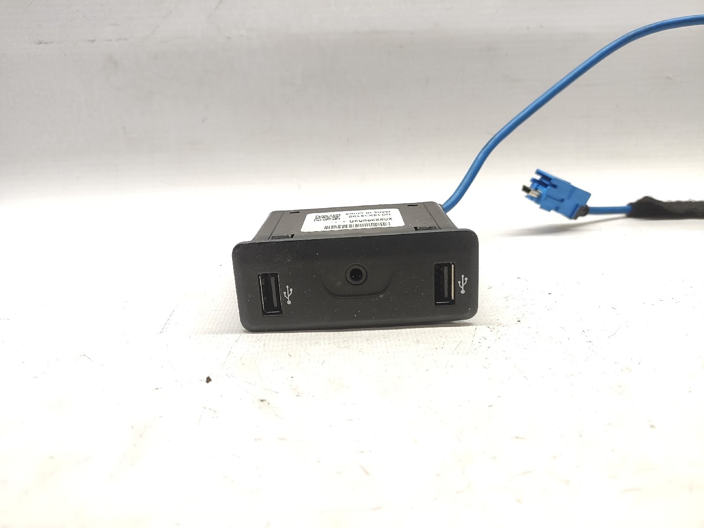 Interface USB / AUX  RENAULT MEGANE IV Hatchback (B9A/M/N_) | 15 - 