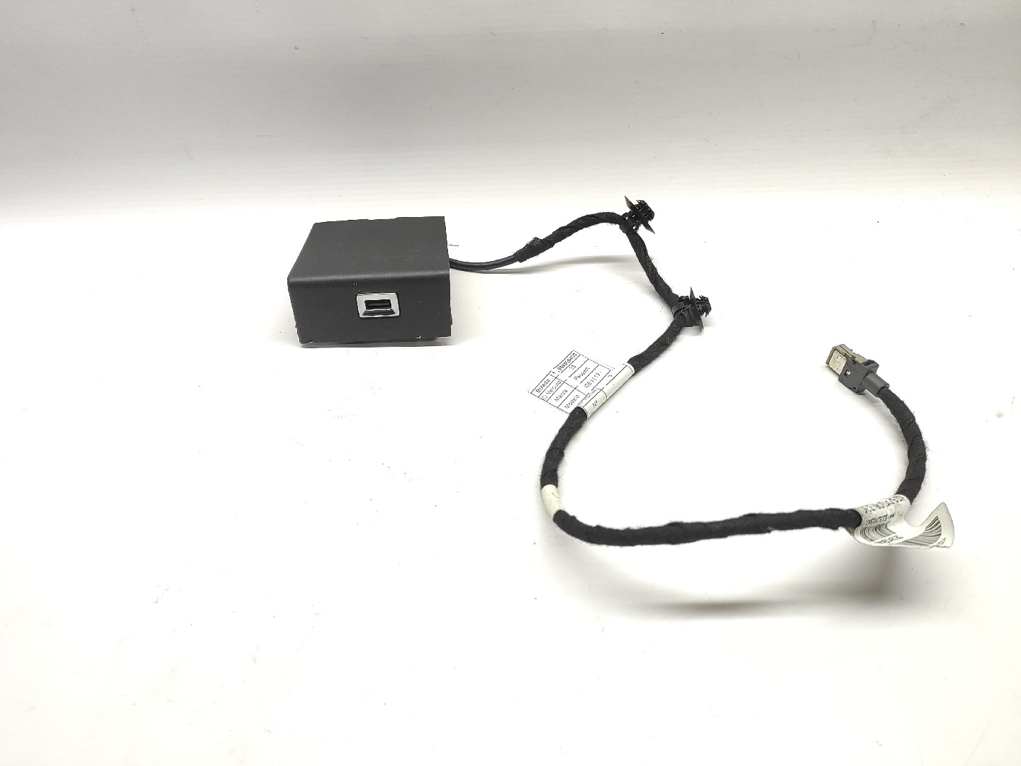 Interface USB / AUX  PEUGEOT 308 II | 13 - 