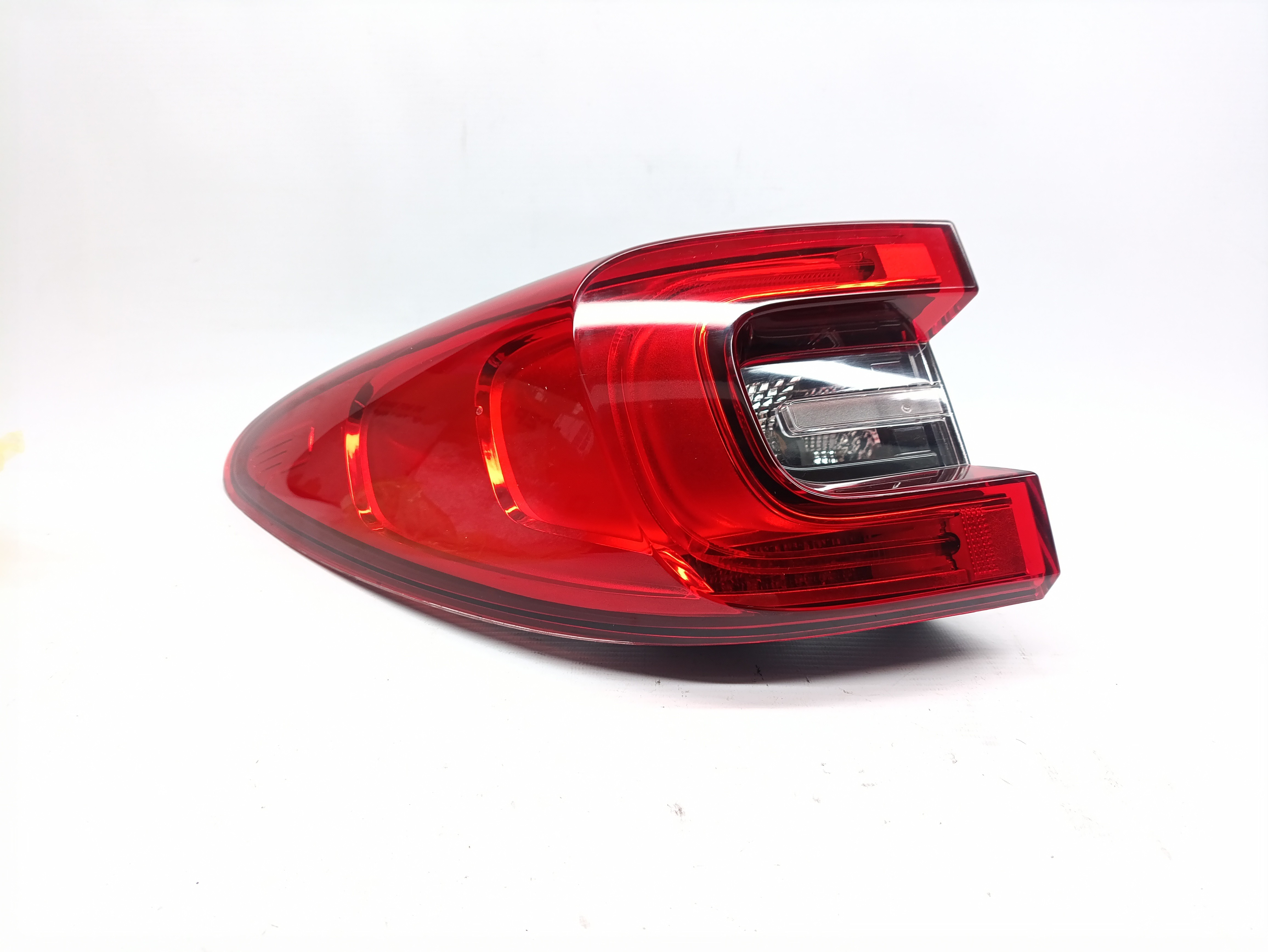 Farolim Tras Esquerdo RENAULT KADJAR (HA_, HL_) | 15 - 
