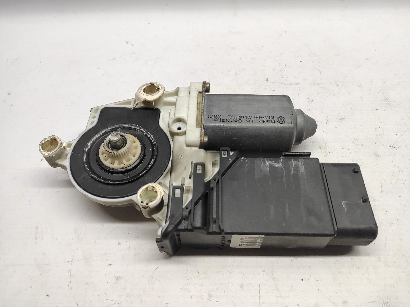 Moteur avant gauche VOLKSWAGEN GOLF IV (1J1) | 97 - 07