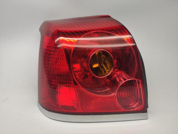 Farolim Tras Esquerdo TOYOTA AVENSIS (_T25_) | 03 - 08