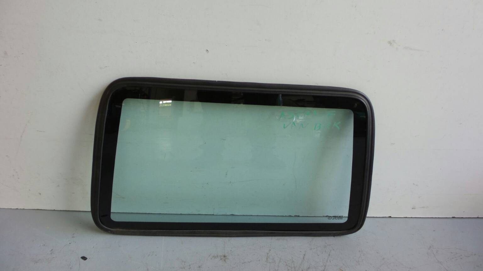 Vidro Painel Trás Esquerdo (112802).