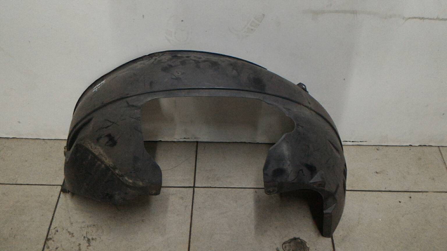 Cave de Roda Frente Esquerda FORD FIESTA V (JH_, JD_) | 01 - 14