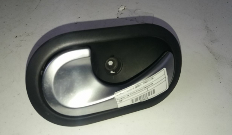 Puxador da Porta Frente Esquerda