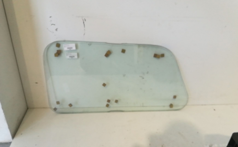 Vitre trimestre arrière aroite MORRIS MINI | 61 - 79
