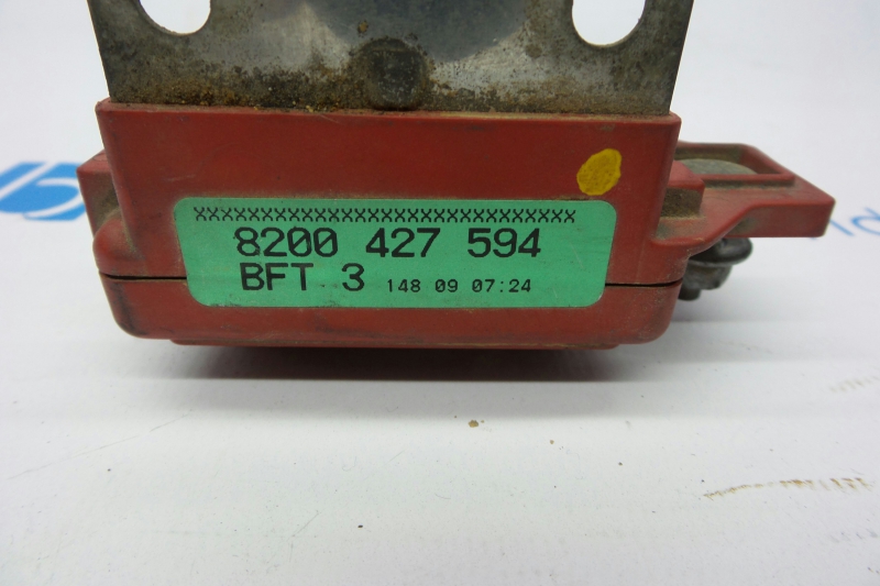 Borne Batterie RENAULT CLIO 3 référence 8200427594