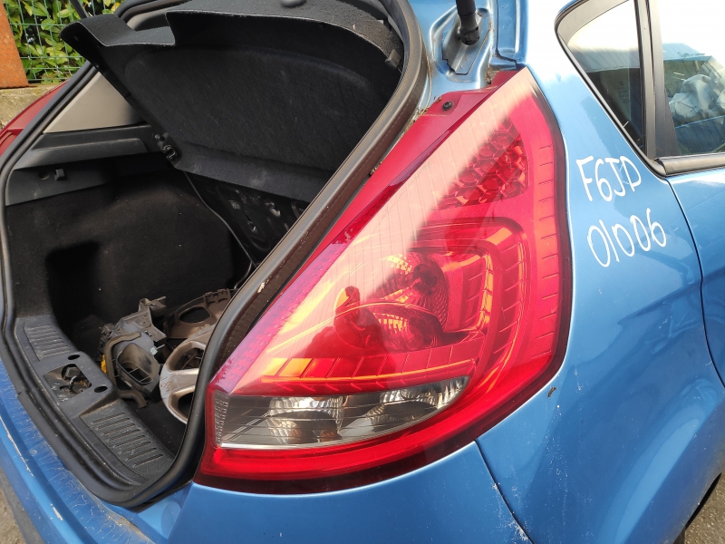 Farolim Tras Direito (445863).