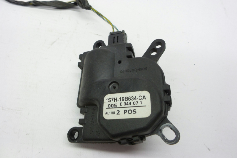 Motor Regulaçao Comporta Chauffage FORD TRANSIT CONNECT (P65_, P70_, P80_) | 02 -  Imagem-1