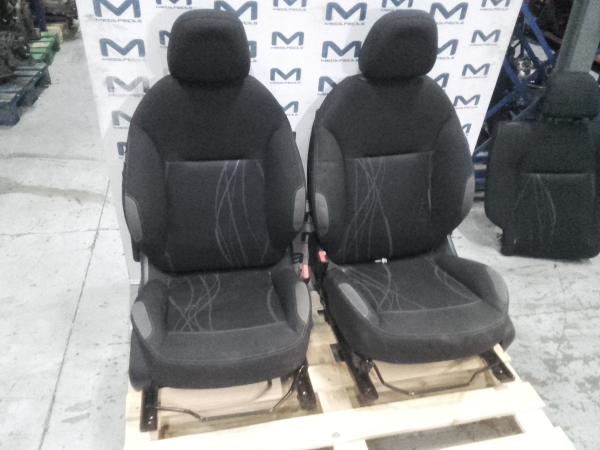Conjunto Bancos / Estofos (Interior) PEUGEOT 208 I (CA_, CC_) | 12 - 