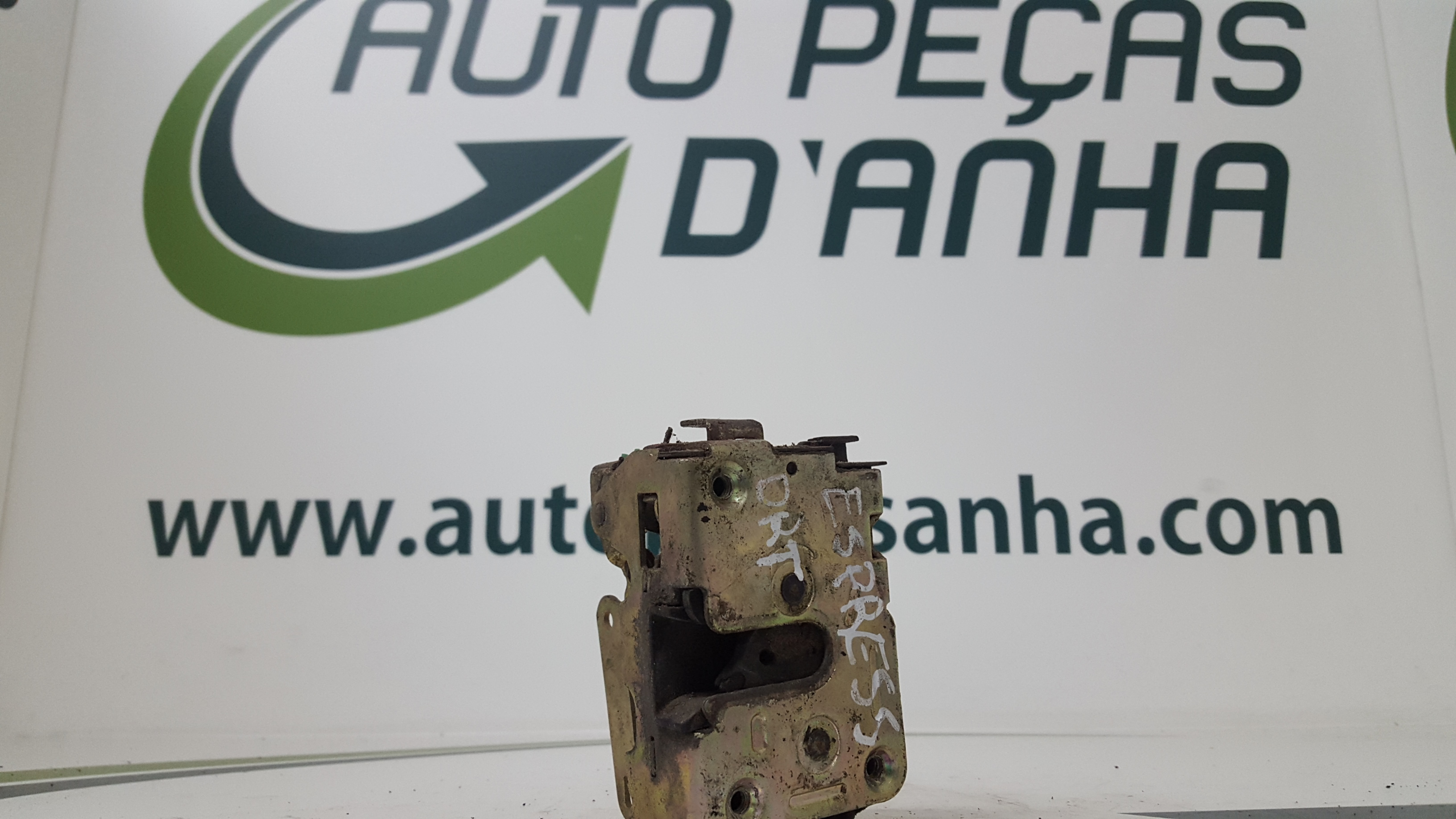 Fecho da Porta Frente Dto RENAULT - ID S_38935