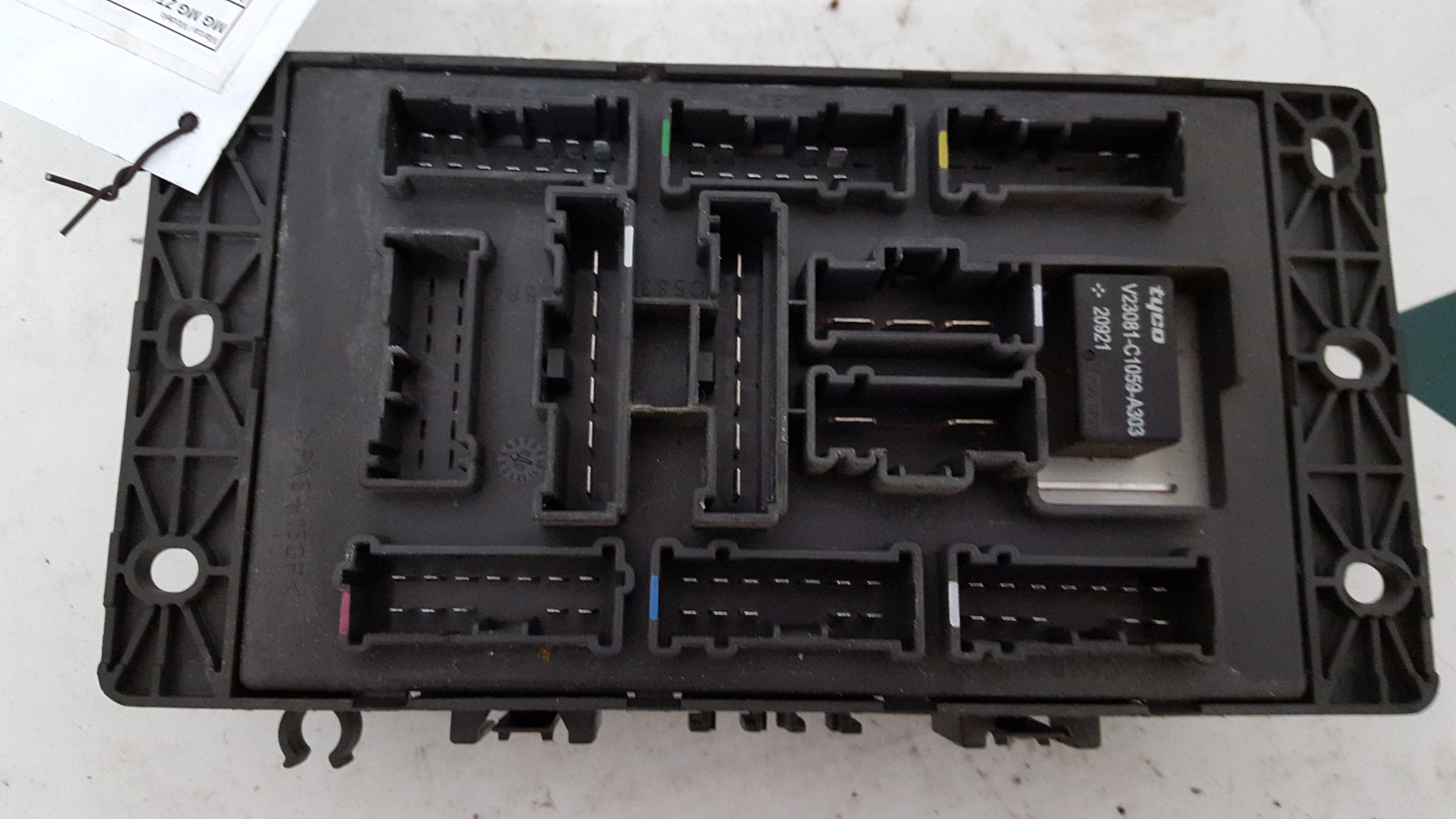 Caixa dos Fusíveis MG - ID S_40091