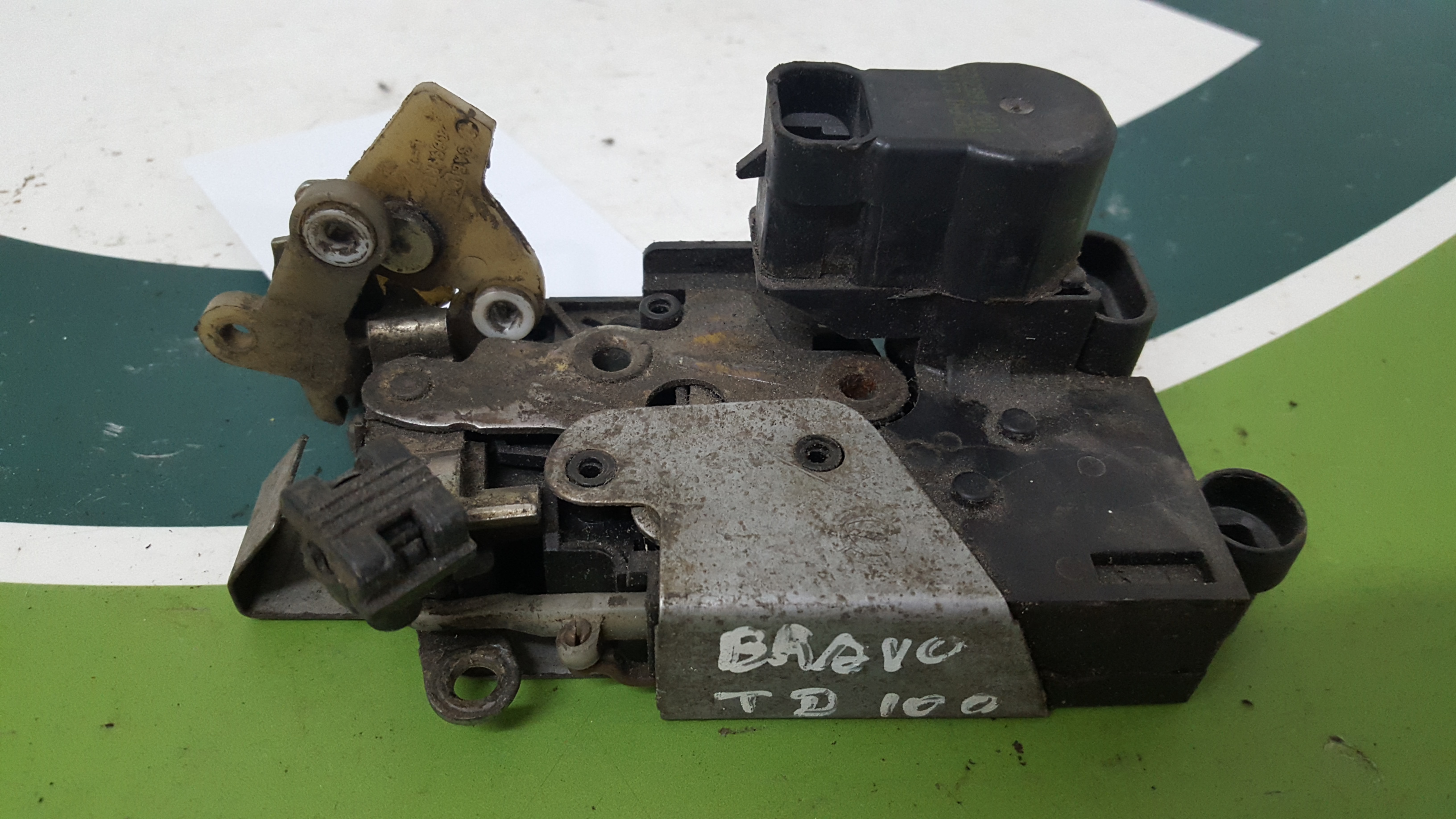 Fecho da Porta Frente Esq FIAT BRAVO I (182_) | 95 - 01 Imagem-1