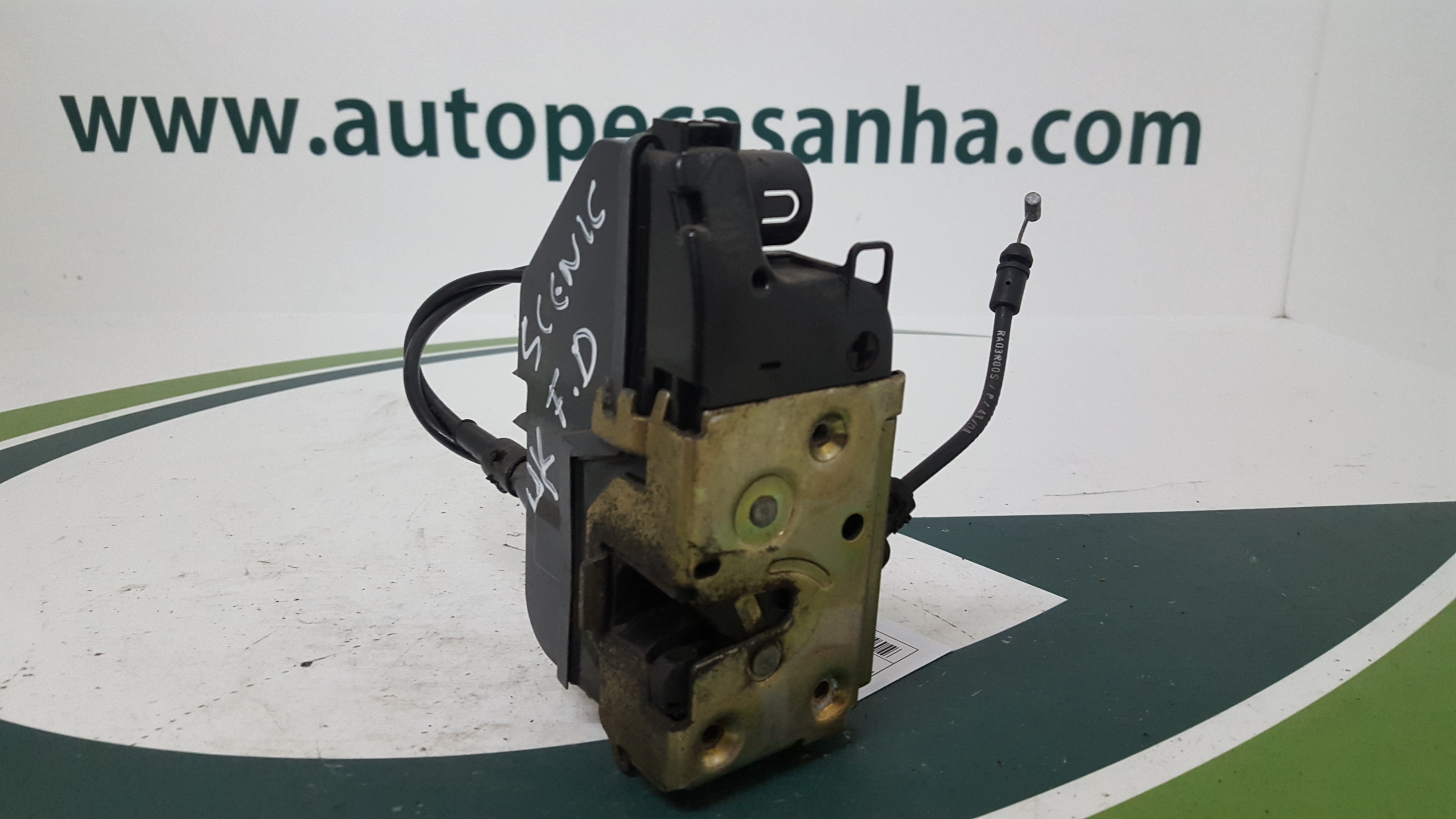 Fecho da Porta Frente Dto RENAULT - ID S_40993