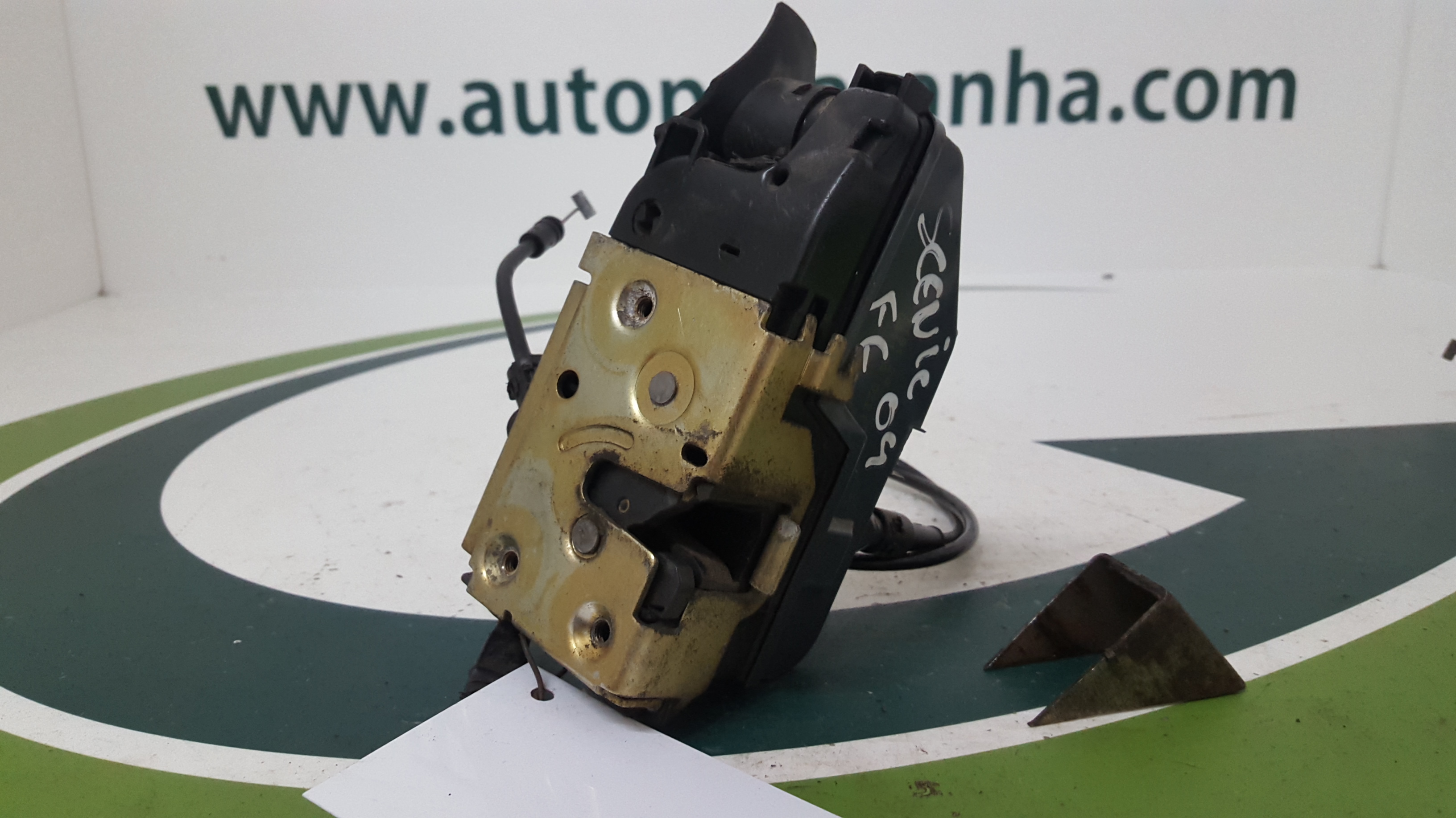 Fecho da Porta Frente Esq RENAULT - ID S_40994