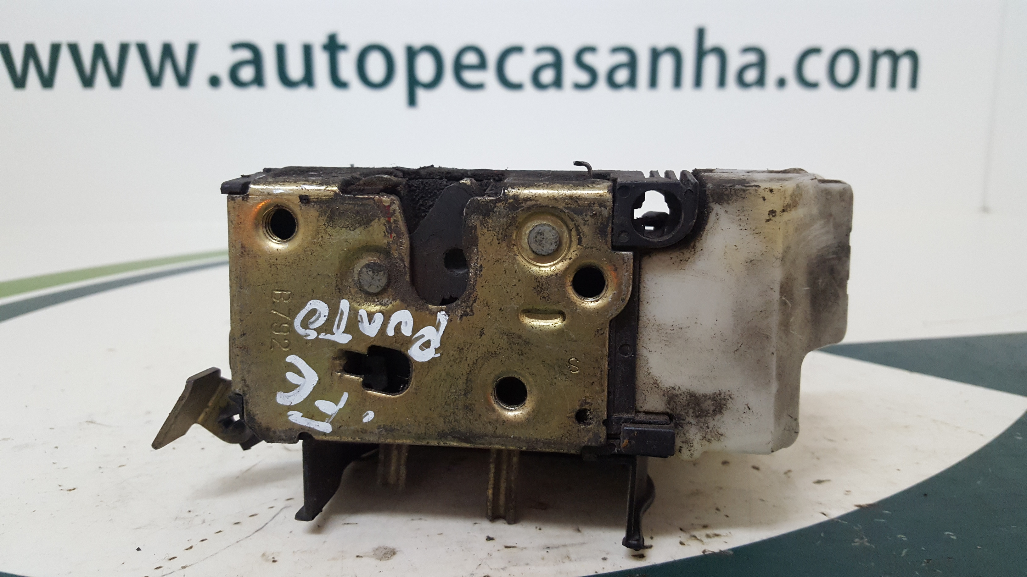 Fecho da Porta Frente Esq FIAT - ID S_41875