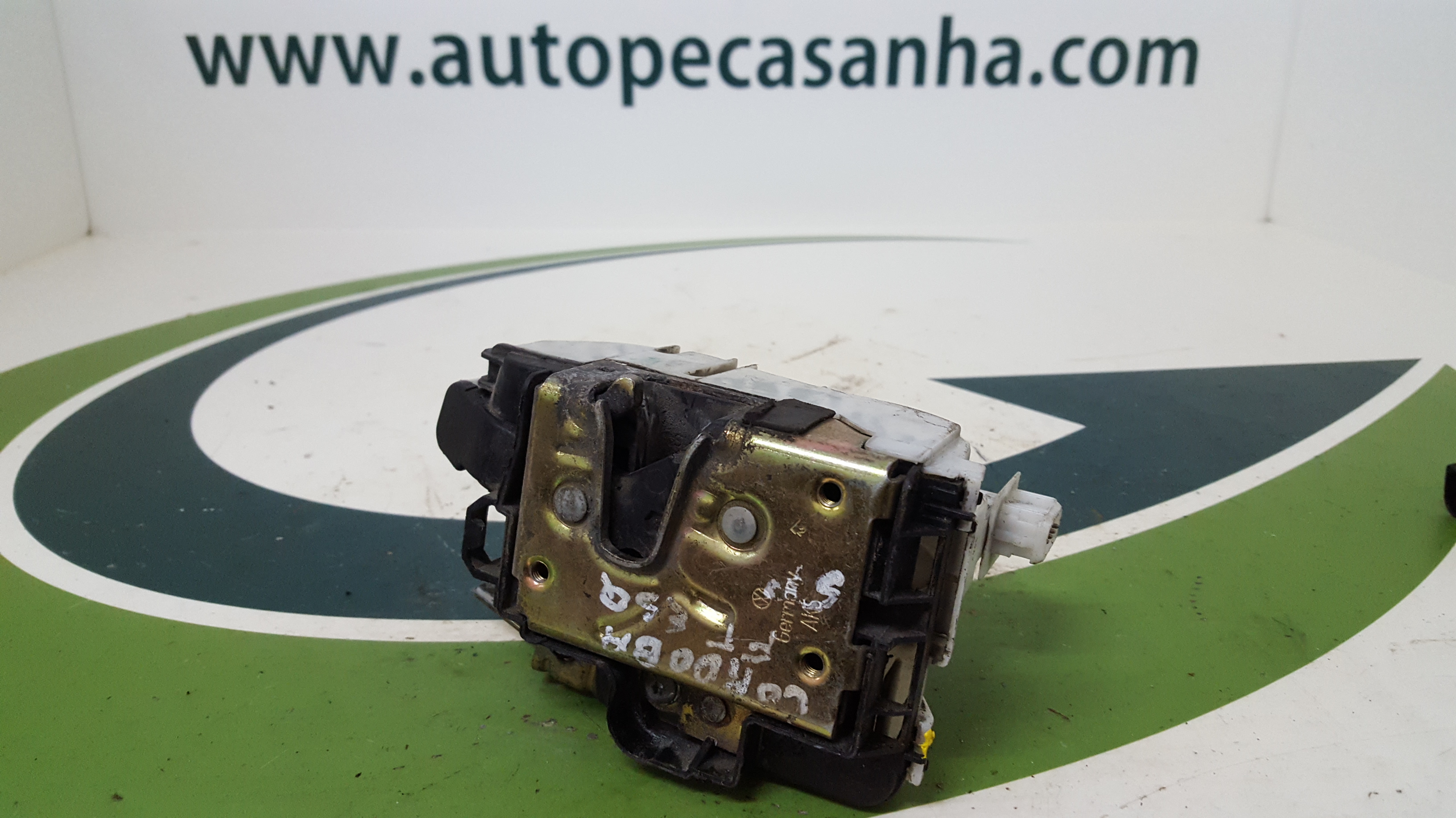 Fecho da Porta Frente Esq SEAT - ID S_42085
