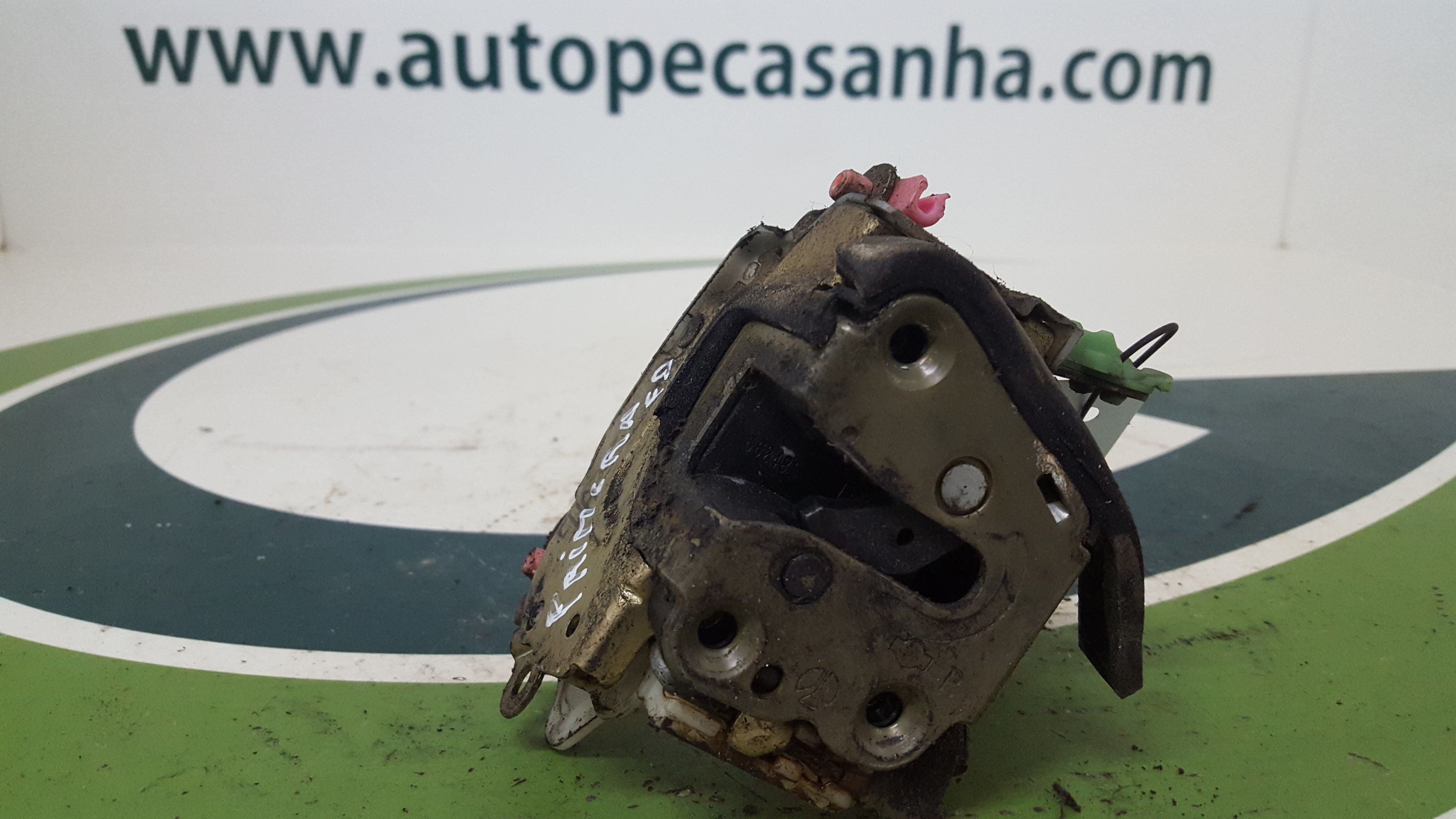 Fecho da Porta Frente Dto NISSAN - ID S_42328