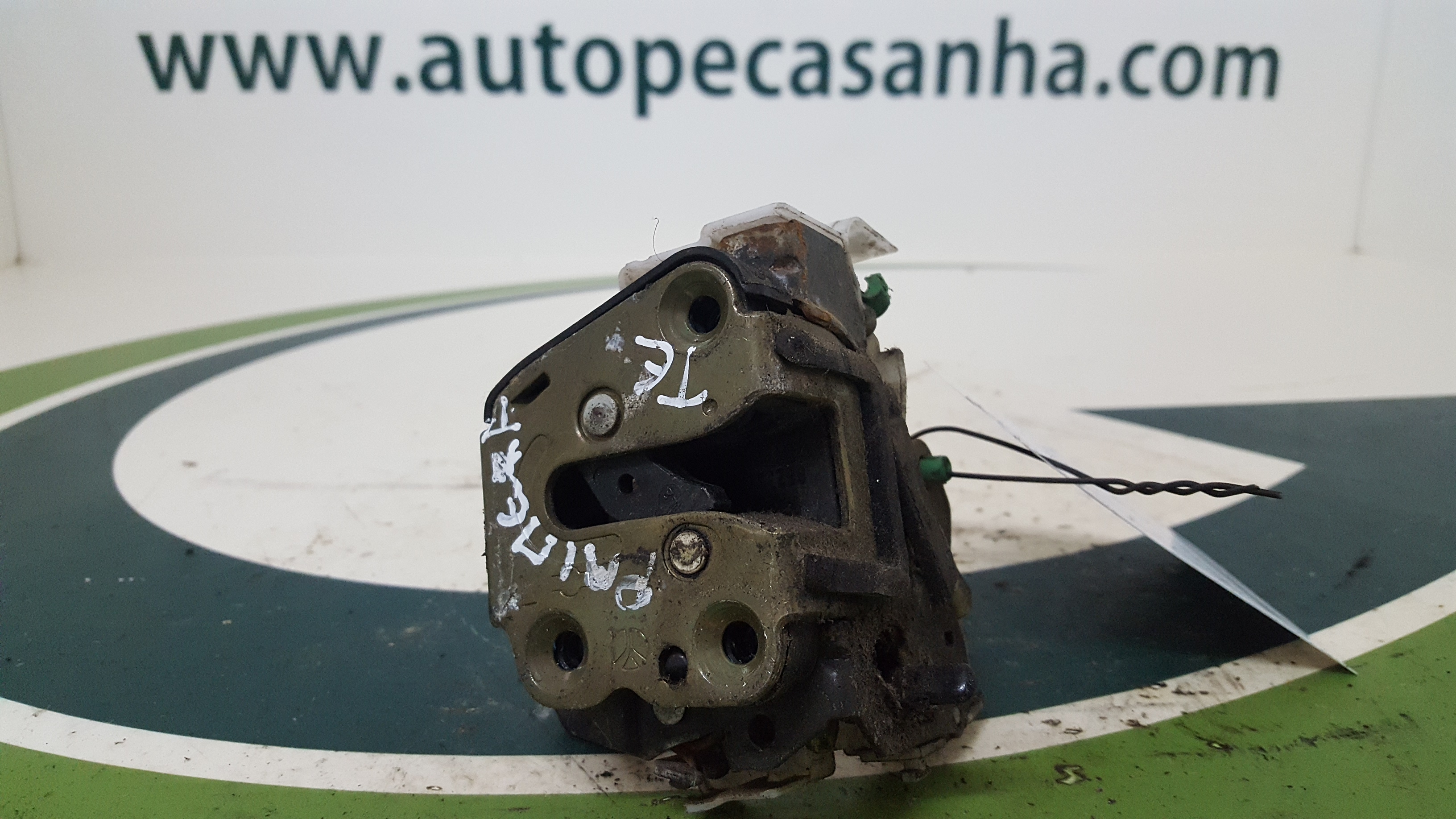 Fecho da Porta Trás Esq NISSAN - ID S_42331