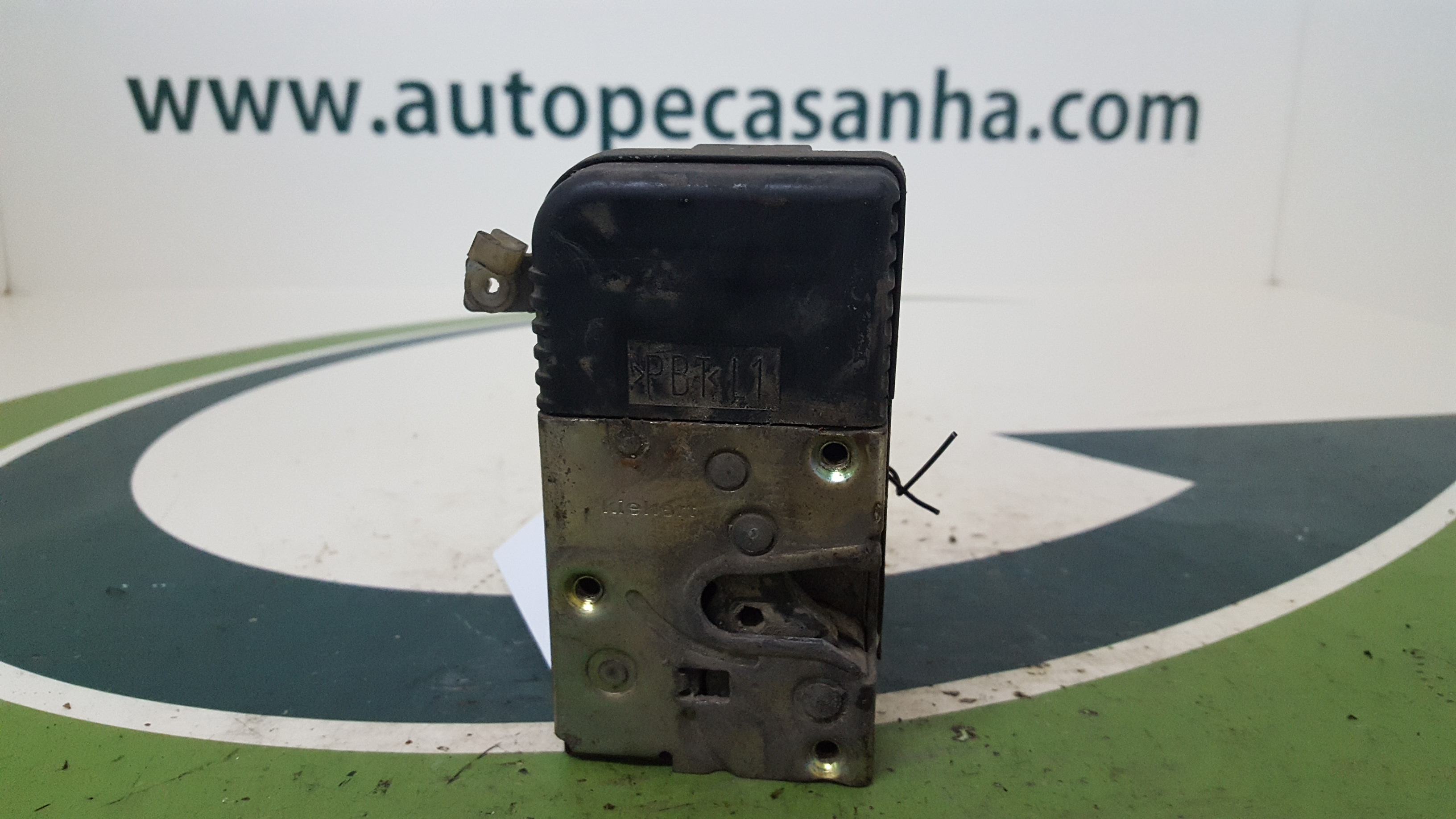 Fecho da Porta Frente Esq PEUGEOT - ID S_42498