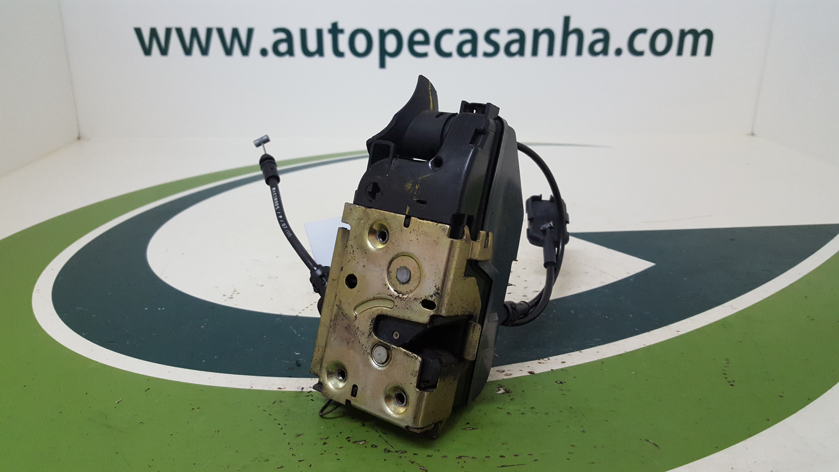 Fecho da Porta Frente Esq RENAULT - ID S_42985