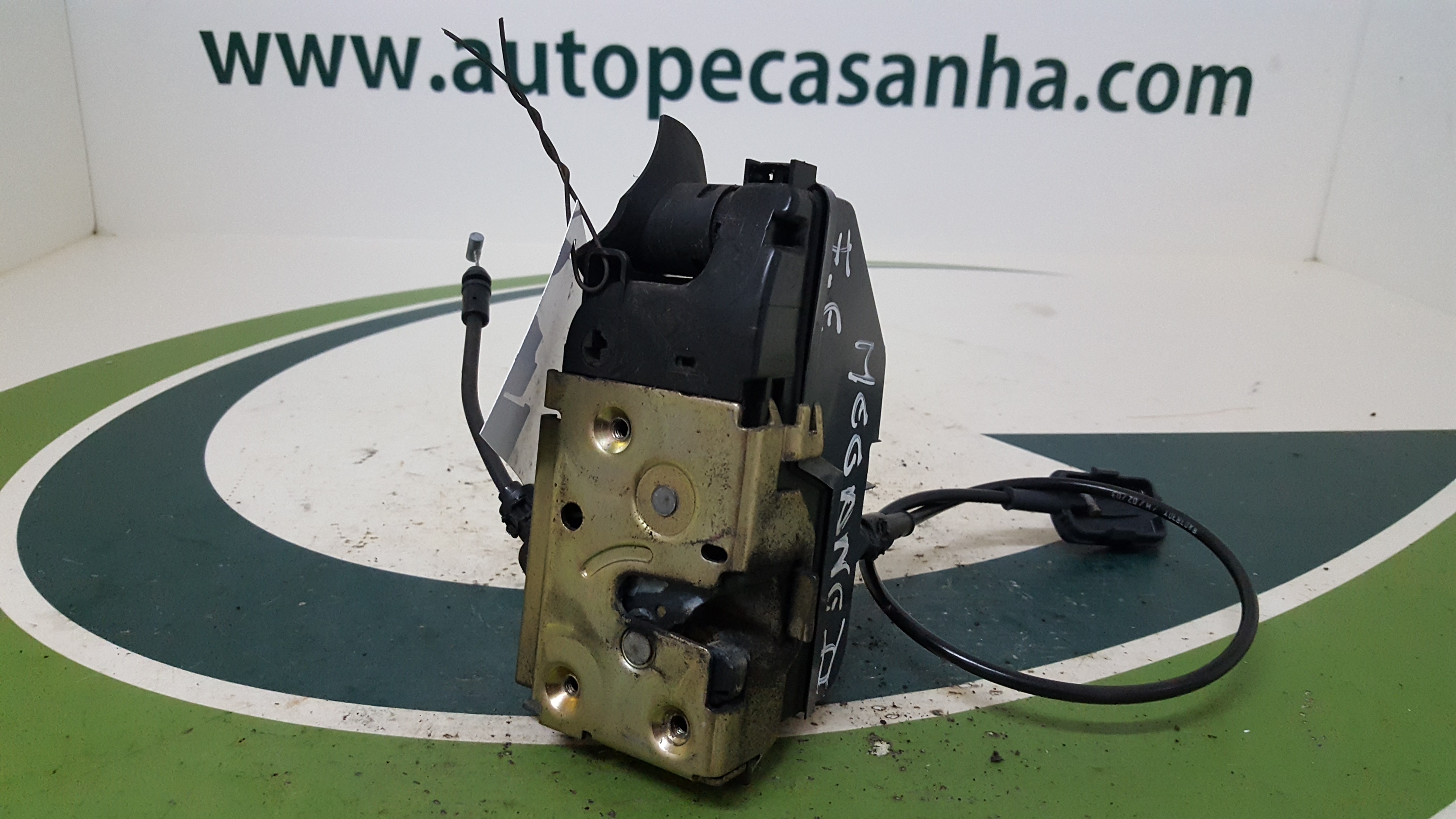 Fecho da Porta Frente Esq RENAULT - ID S_43620