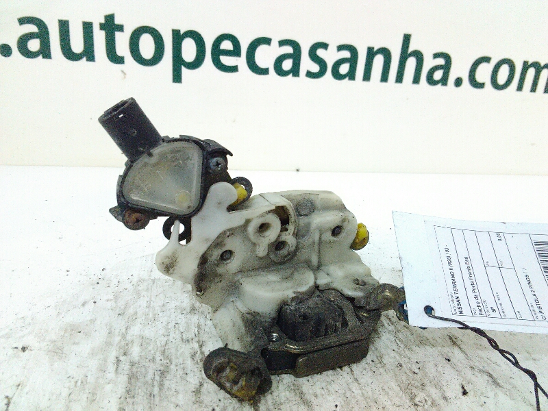 Fecho da Porta Frente Esq NISSAN - ID S_49325