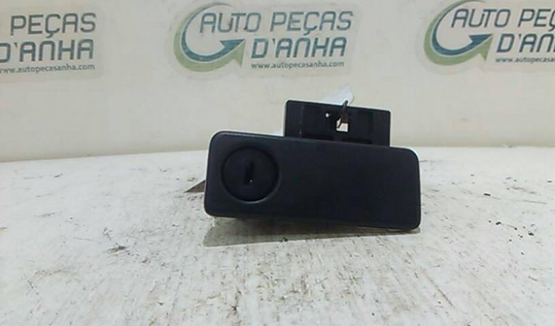 Fecho de Porta Luvas MAZDA - ID S_57587