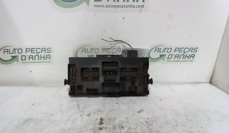 Caixa dos Fusíveis VOLKSWAGEN GOLF I (17) | 74 - 85 Imagem-1