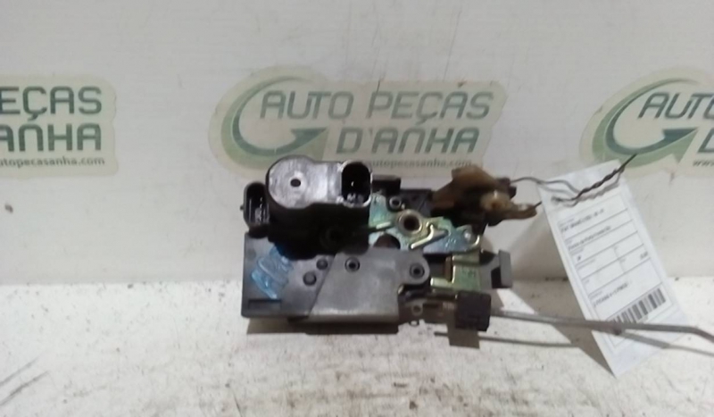 Fecho da Porta Frente Dto FIAT - ID S_61377