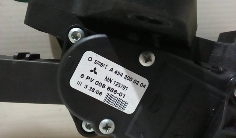 Pedal Potenciometro Acelerador MITSUBISHI COLT VI (Z3_A, Z2_A) | 02 - 12 Imagem-1