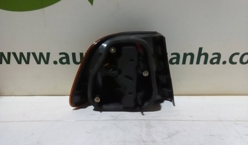 Farolim Stop Dto VOLKSWAGEN POLO CLASSIC (6V2) | 95 - 09 Imagem-1