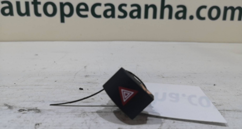 Botão 4 Piscas SKODA - ID S_62833