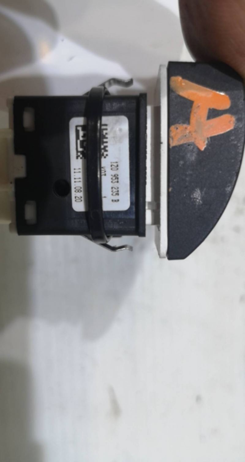 Botão 4 Piscas SKODA OCTAVIA II Combi (1Z5) | 04 - 13 Imagem-2