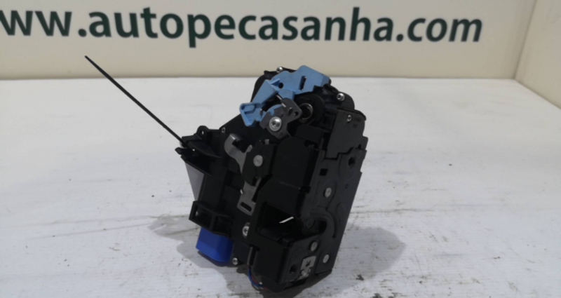 Fecho da Porta Frente Dto SKODA - ID S_62862