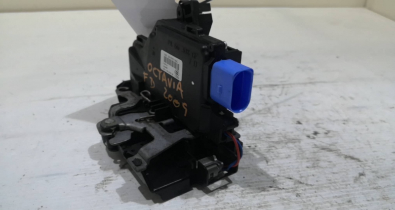 Fecho da Porta Frente Dto SKODA OCTAVIA II Combi (1Z5) | 04 - 13 Imagem-2