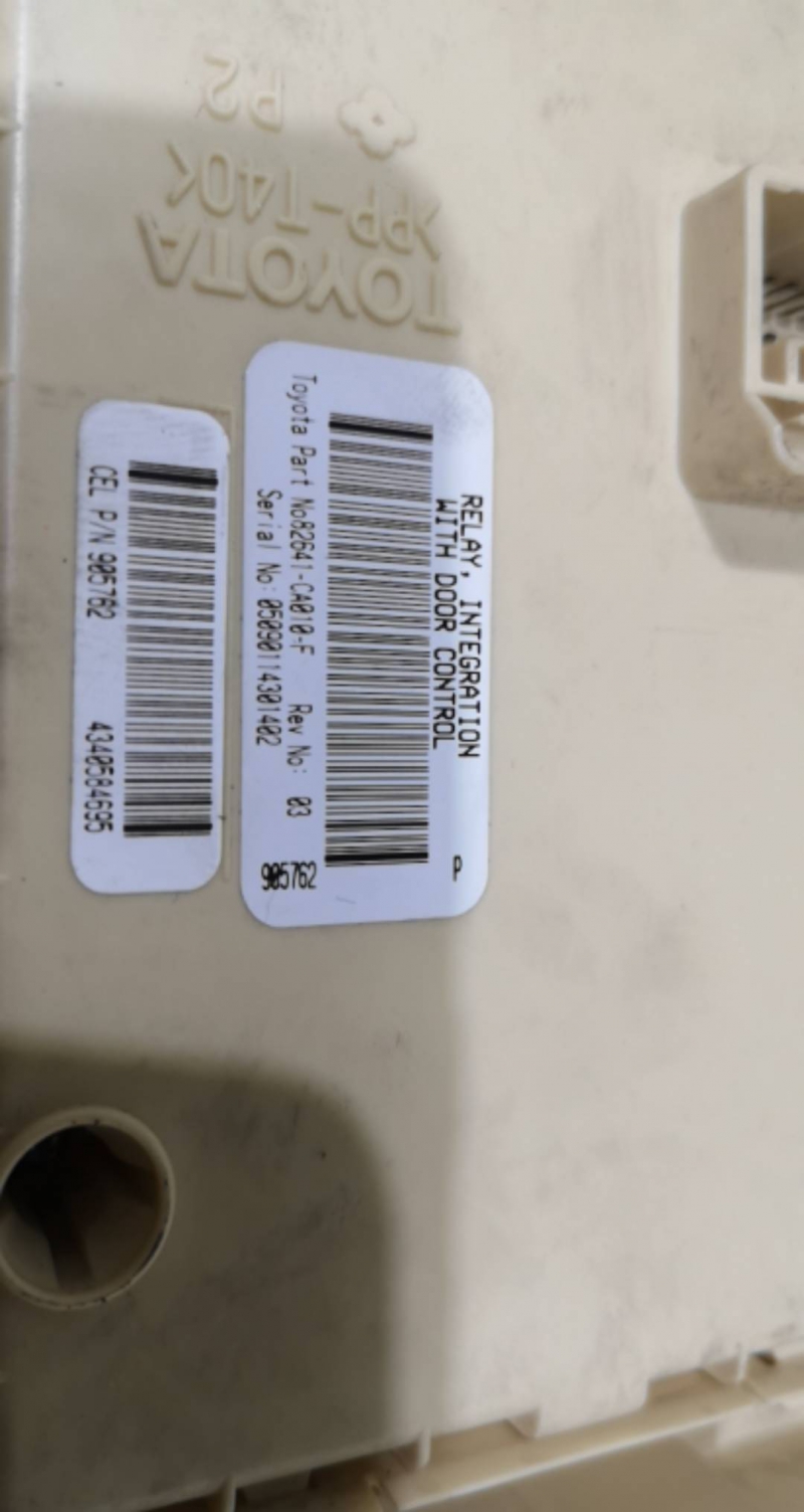 Caixa dos Fusíveis TOYOTA AVENSIS Combi (_T25_) | 03 - 08 Imagem-2