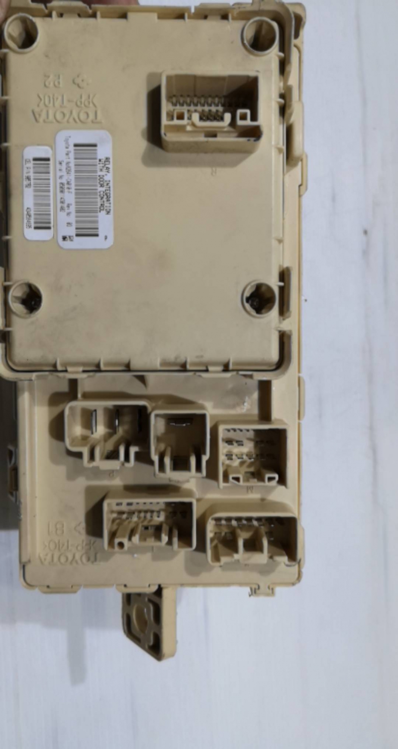 Caixa dos Fusíveis TOYOTA AVENSIS Combi (_T25_) | 03 - 08 Imagem-3