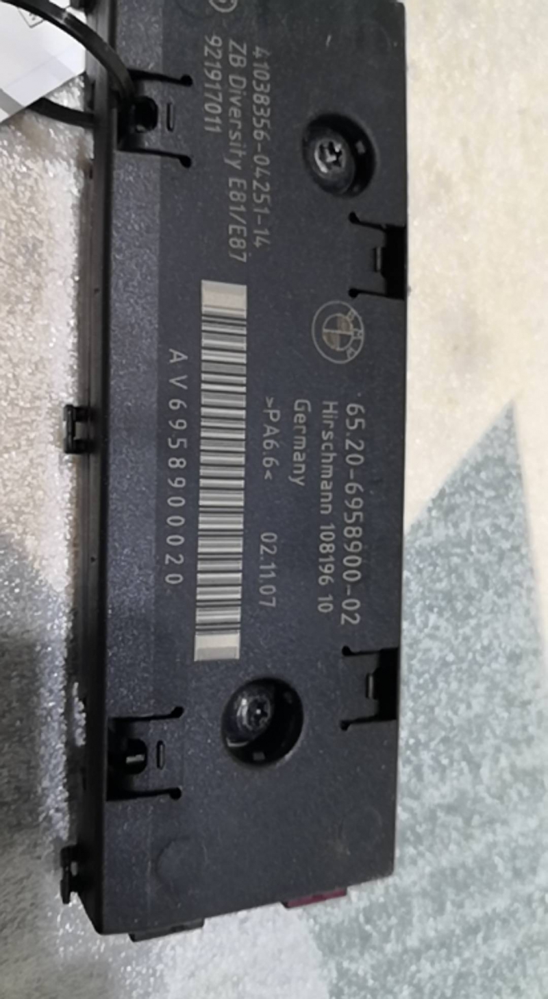 Amplificador de Antena BMW 1 (E87) | 03 - 13 Imagem-1