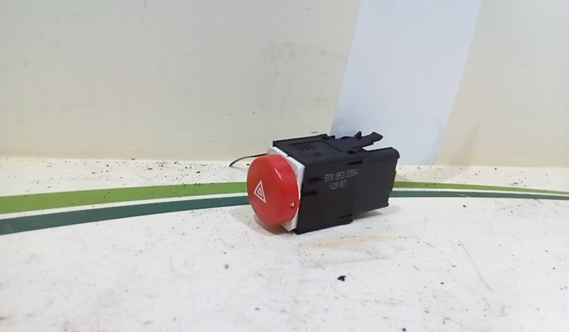 Botão 4 Piscas SEAT - ID S_63790