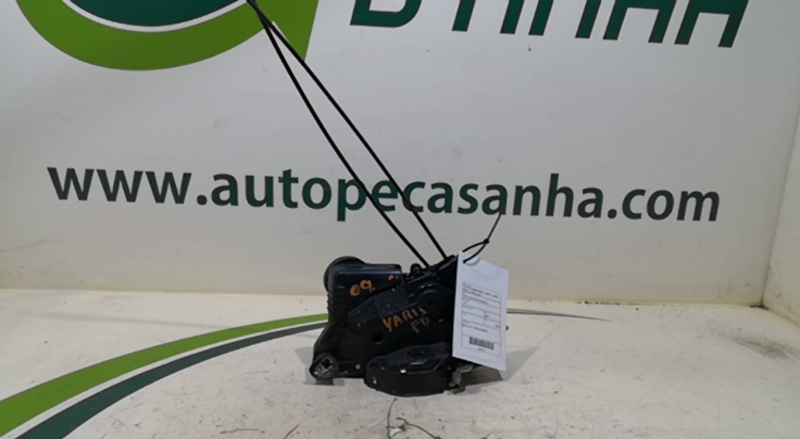 Fecho da Porta Frente Dto TOYOTA - ID S_64120