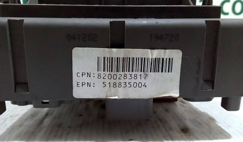 Caixa dos Fusíveis RENAULT VEL SATIS (BJ0_) | 02 -  Imagem-2