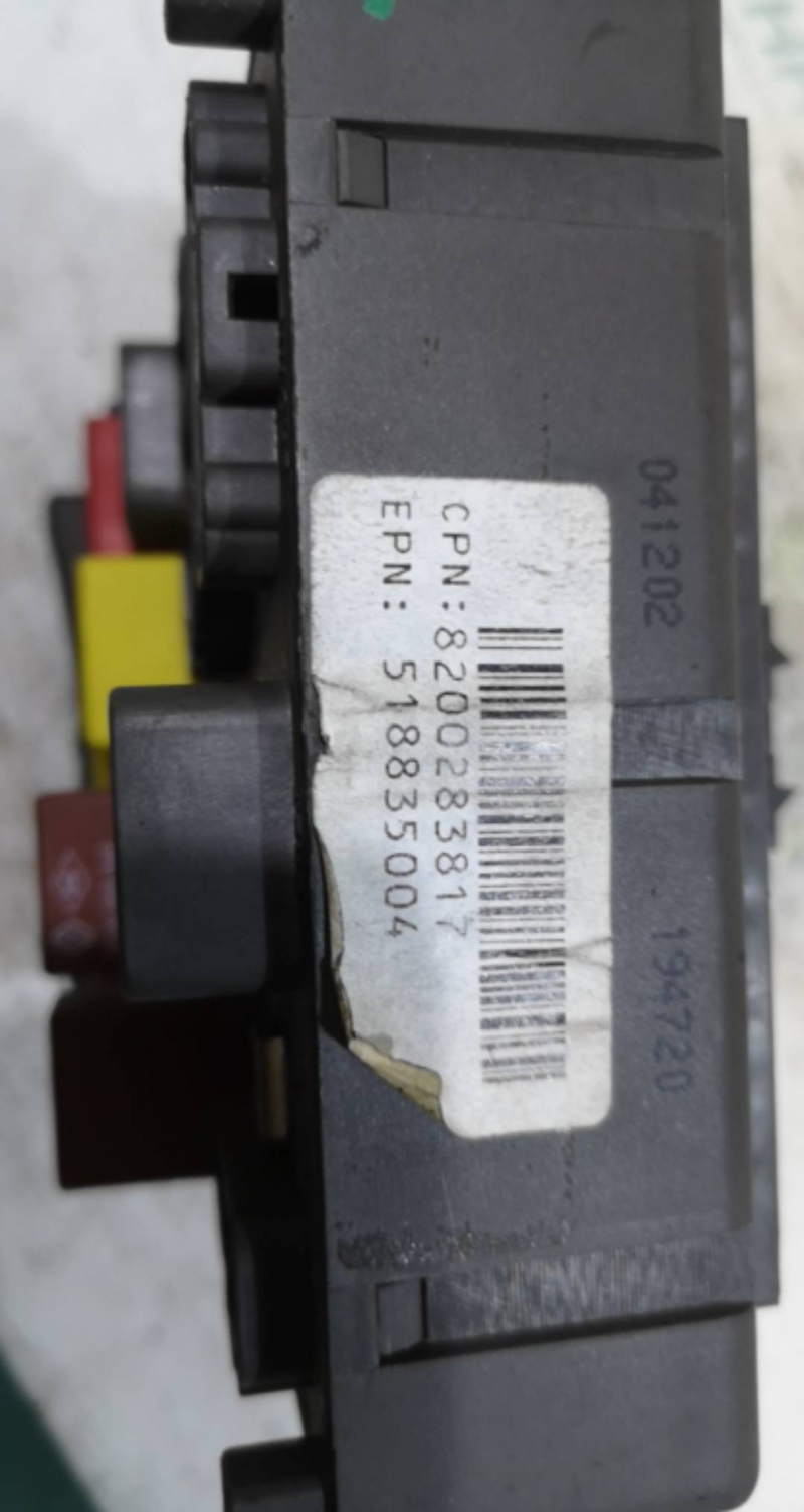 Caixa dos Fusíveis RENAULT VEL SATIS (BJ0_) | 02 -  Imagem-5