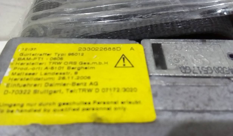 Cinto Frente Dto MERCEDES-BENZ C-CLASS T-Model (S203) | 01 - 07 Imagem-1